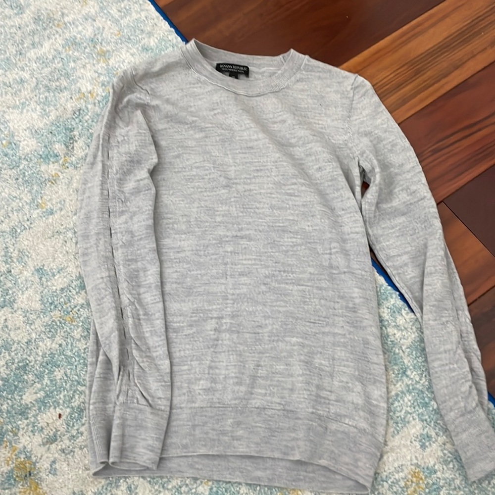 Banana Republic Light grey sweater. Size XS